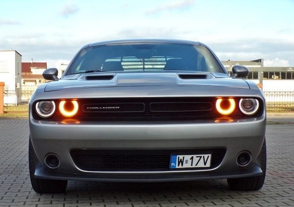 Dodge Challenger cena 92000 przebieg: 151000, rok produkcji 2016 z Gostynin małe 562